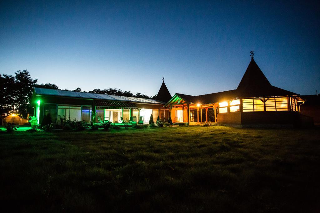 Szatmar Beregi Elmenyliget Aparthotel Fehergyarmat Exterior photo